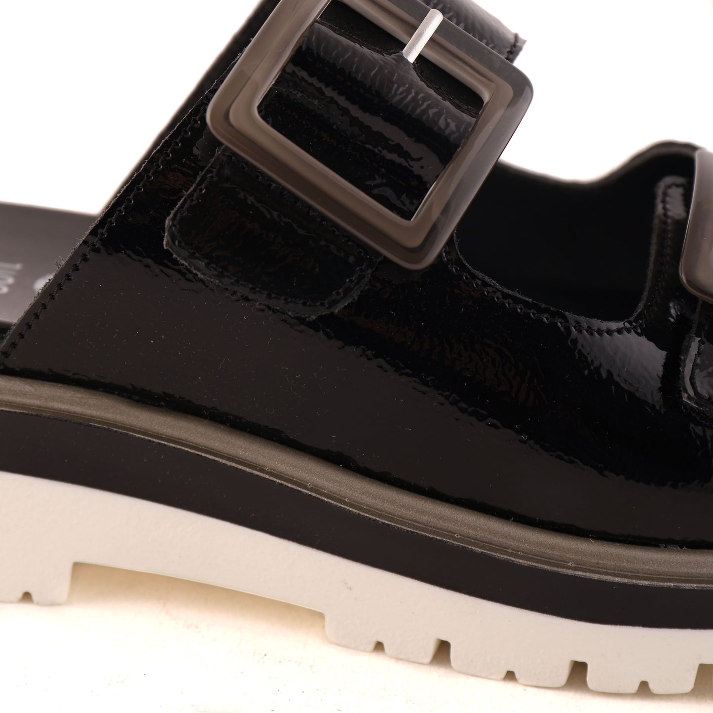 21011 Black Patent