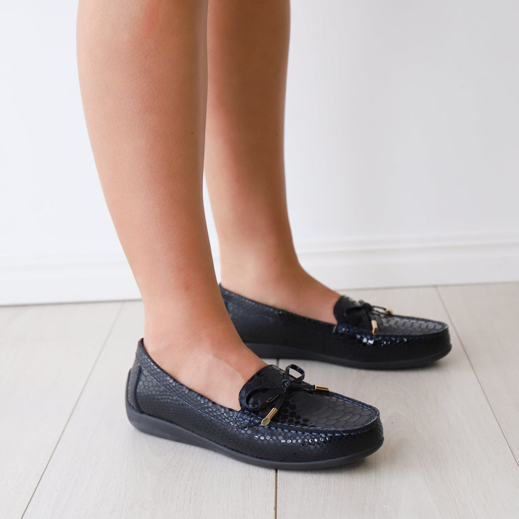LEISURES LOAFERS ERIN Navy Croc Patent