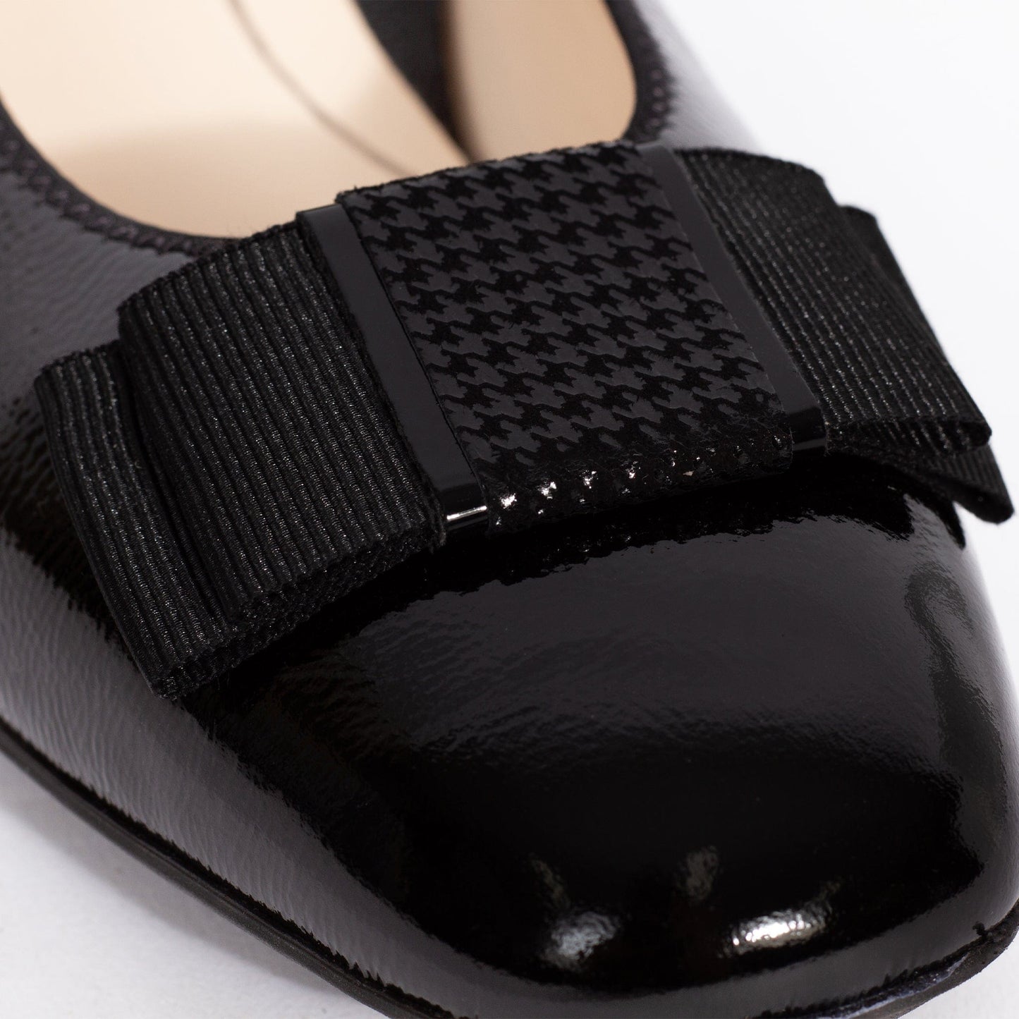 ARA LOW COURT SHOES 11884 Black Patent