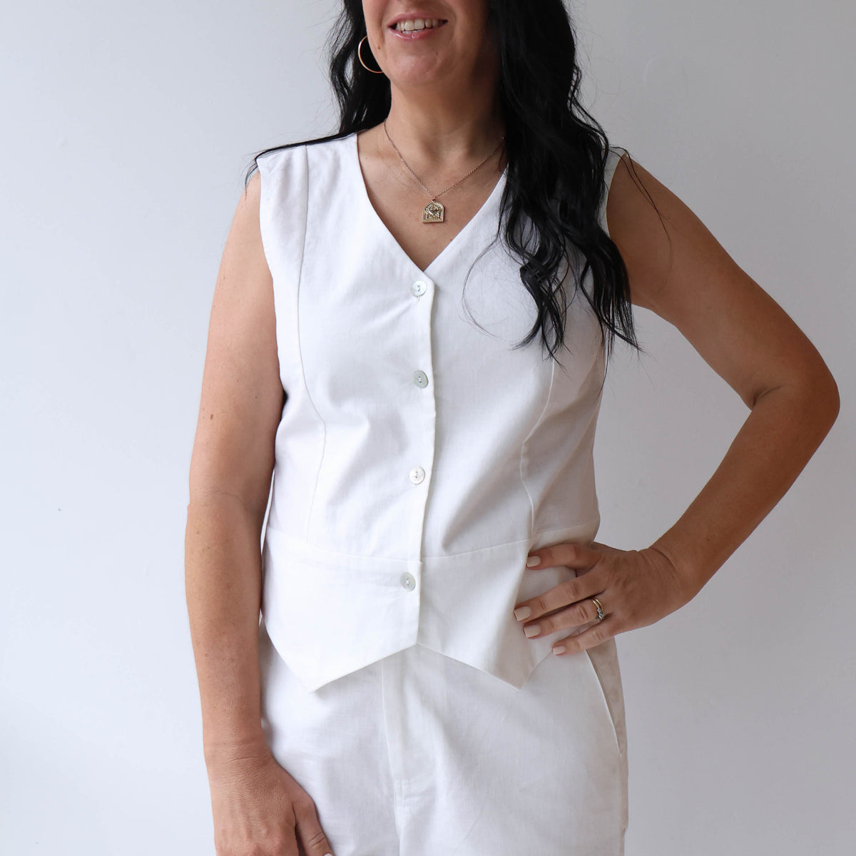 TRAVAS White