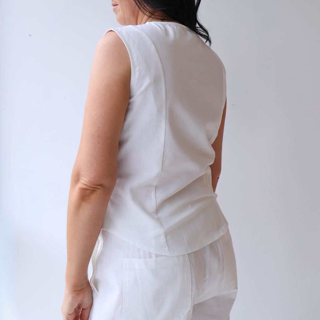 TRAVAS White