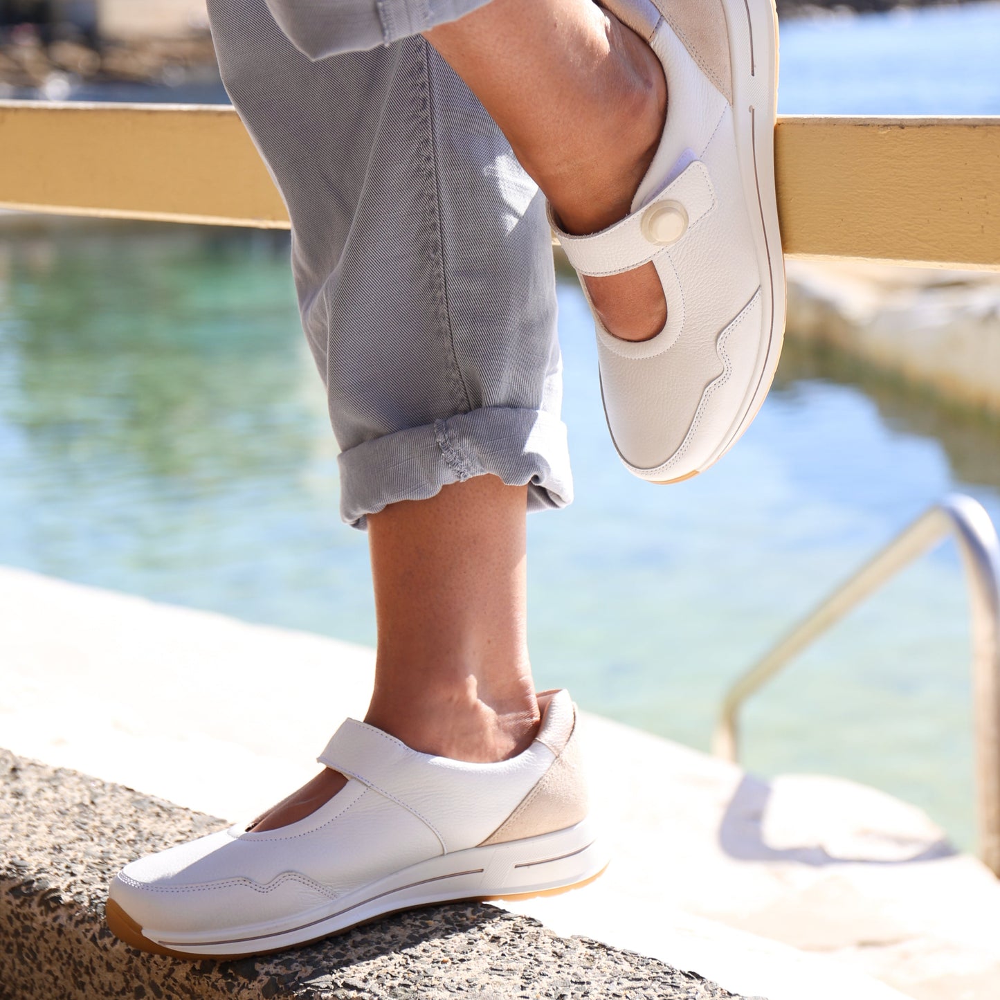 24814 White Multi