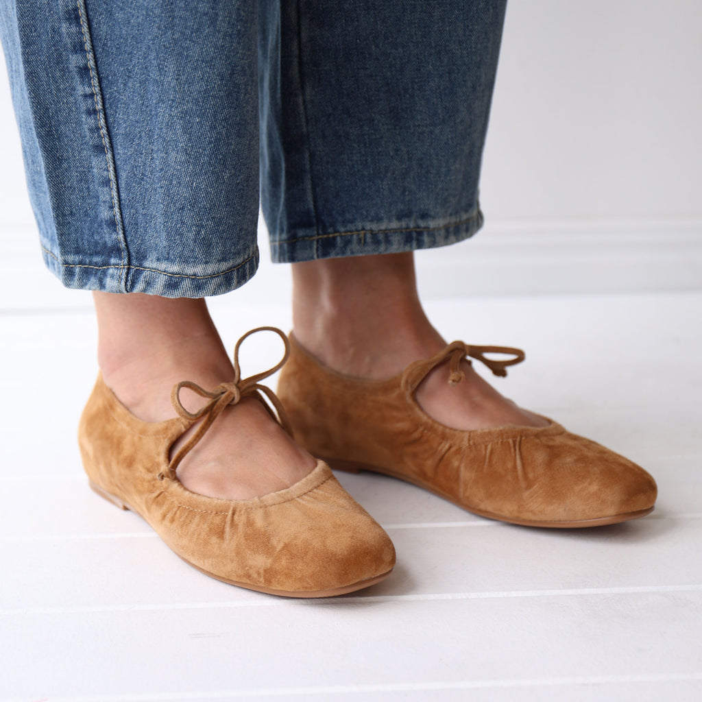 REGIO Tan Suede