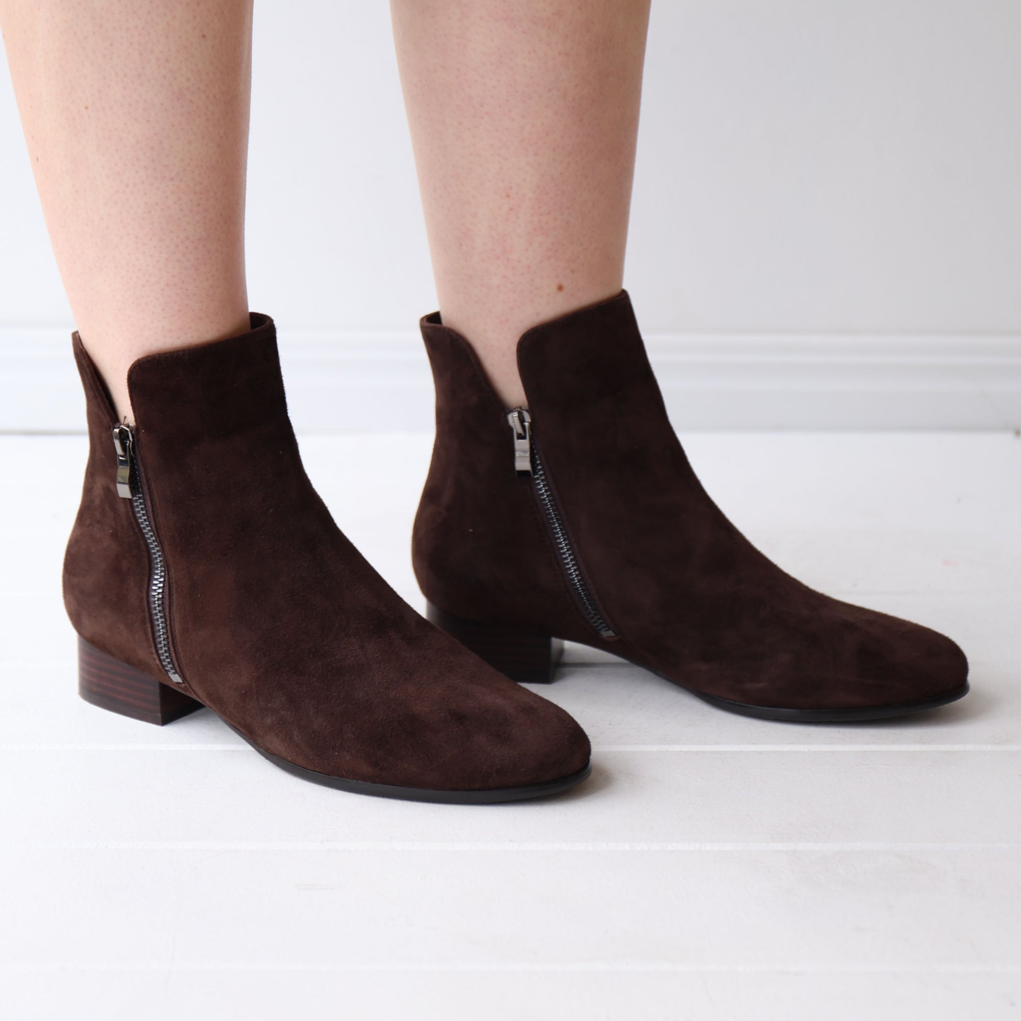ELLYSE Chocolate Suede