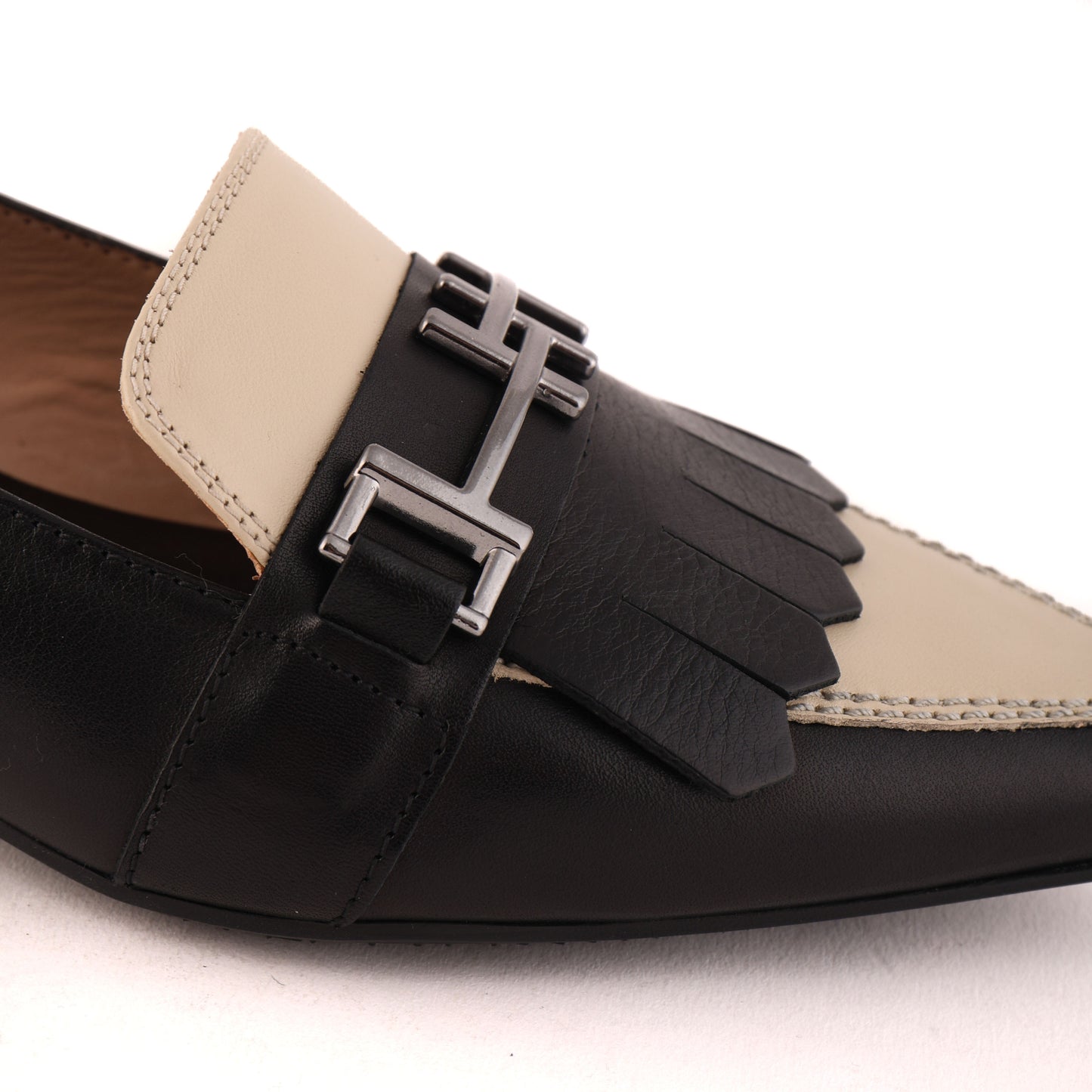 SCILIA Black and Cream