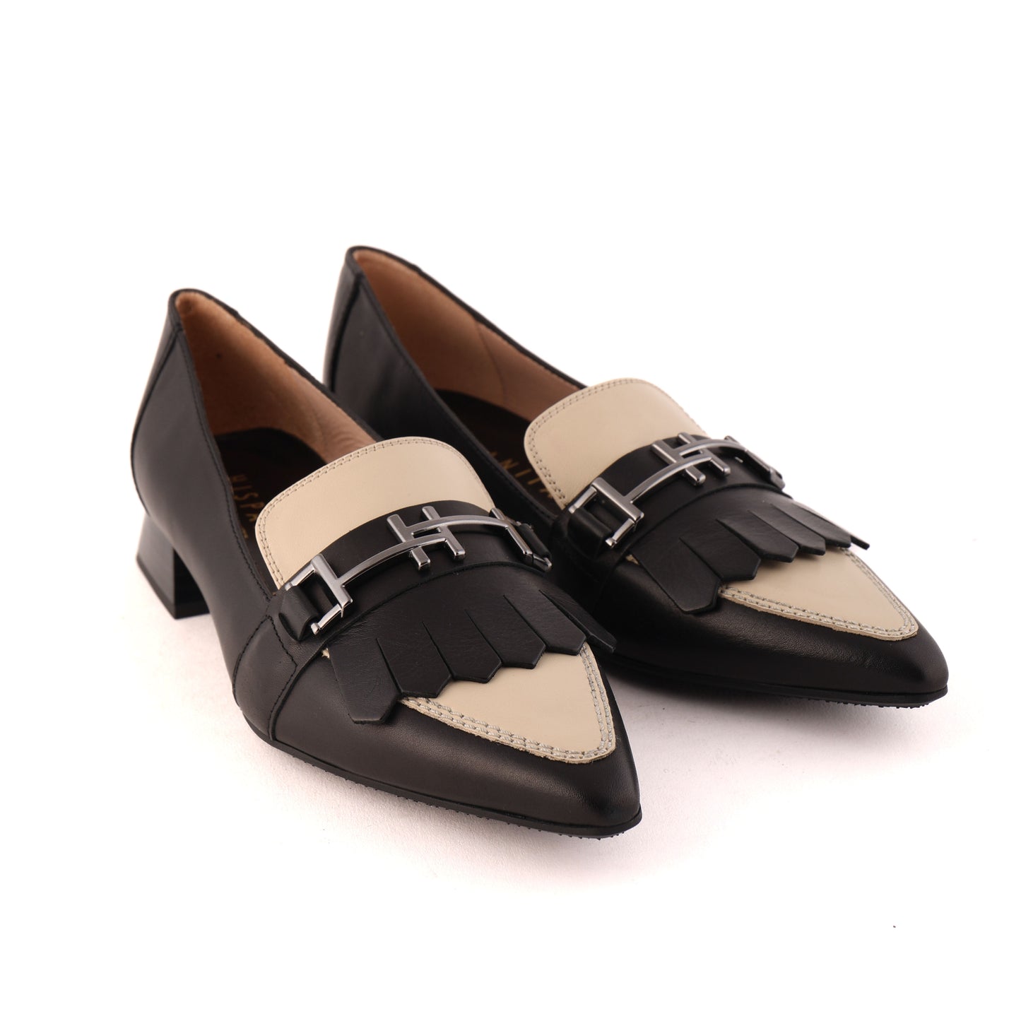 SCILIA Black and Cream