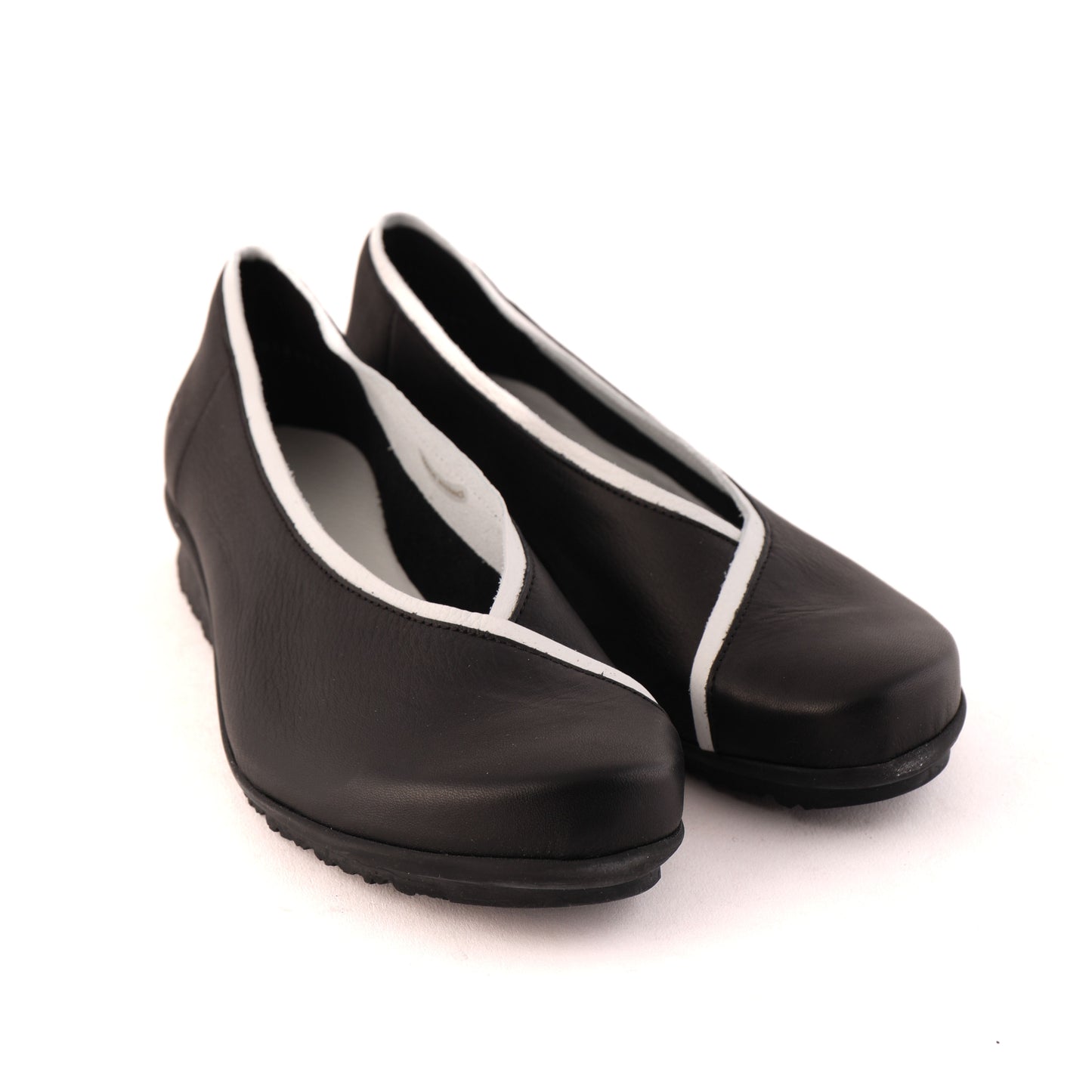 BAROBY Black And White