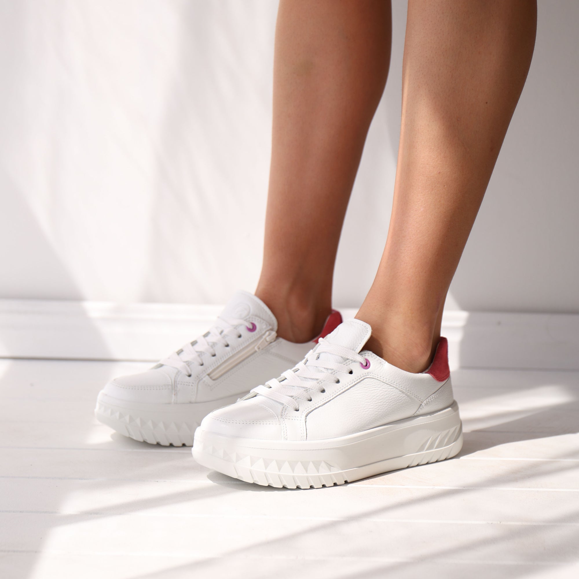 46703 White and Fuchsia