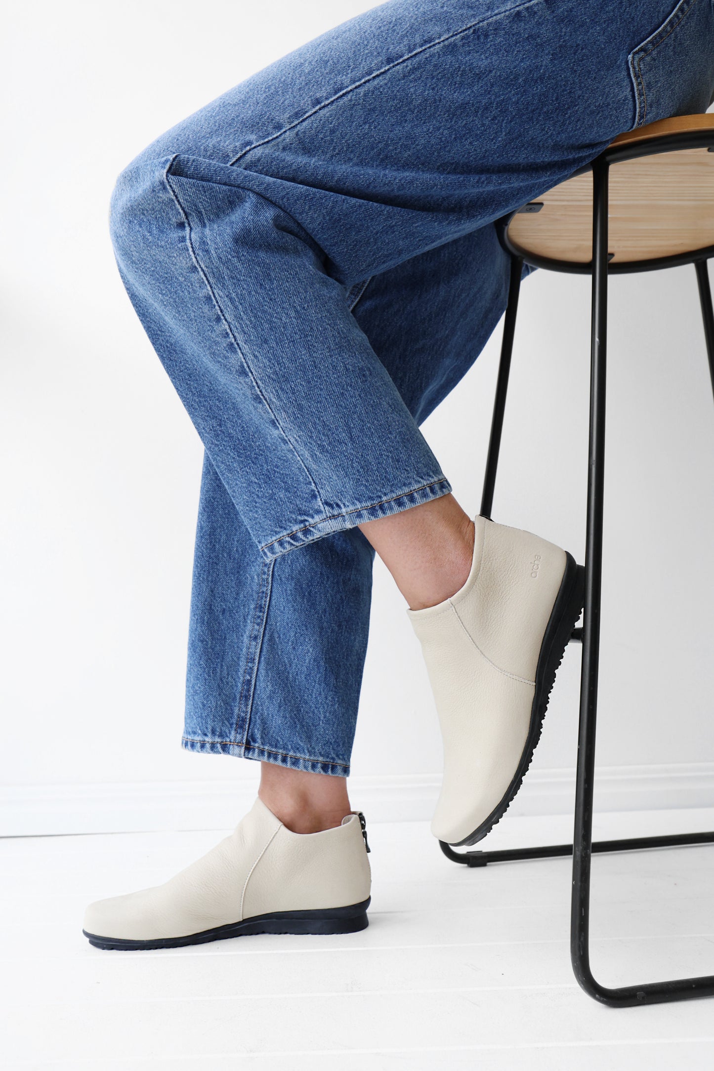 BABYQI Off White Nubuck