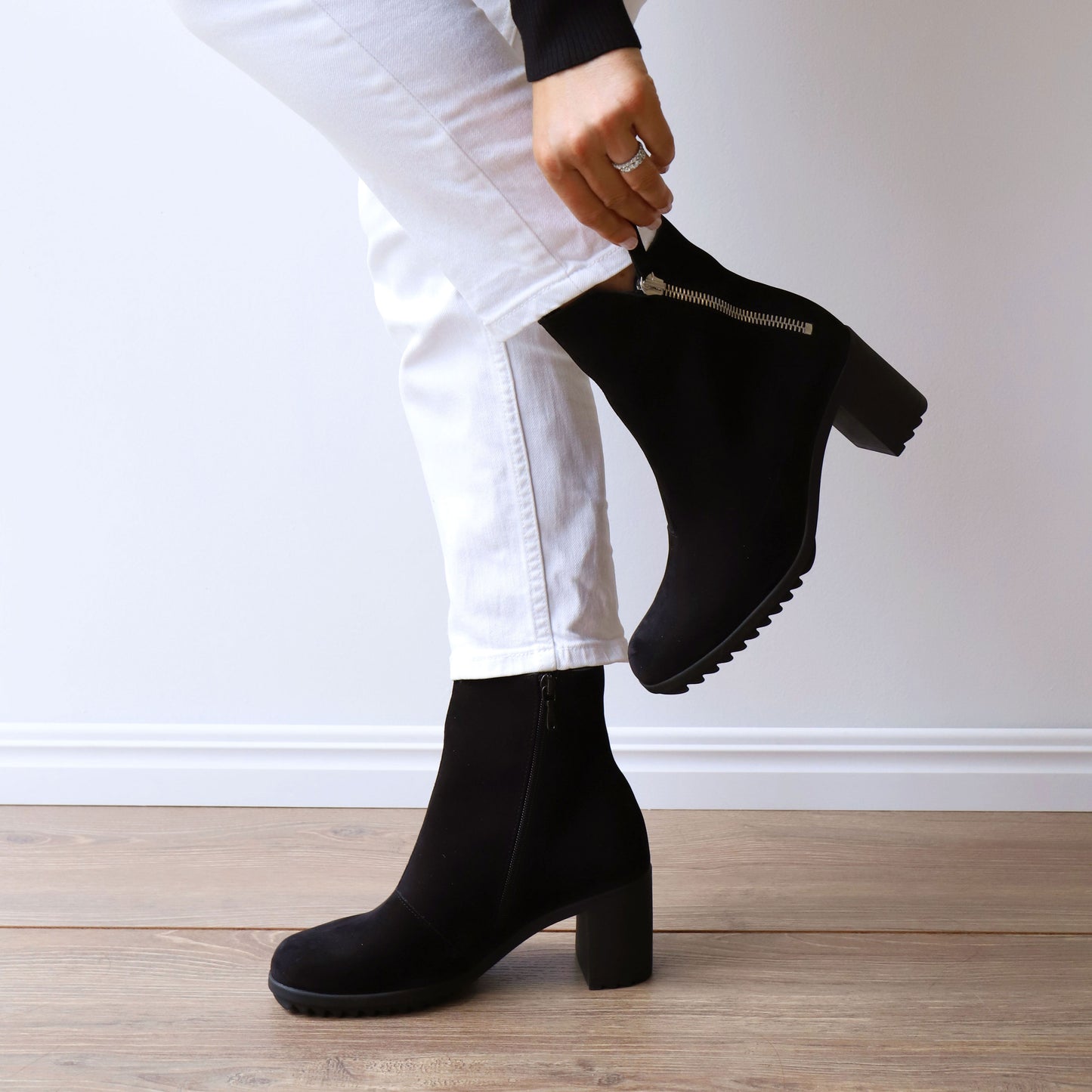 SHELBA Black Nubuck
