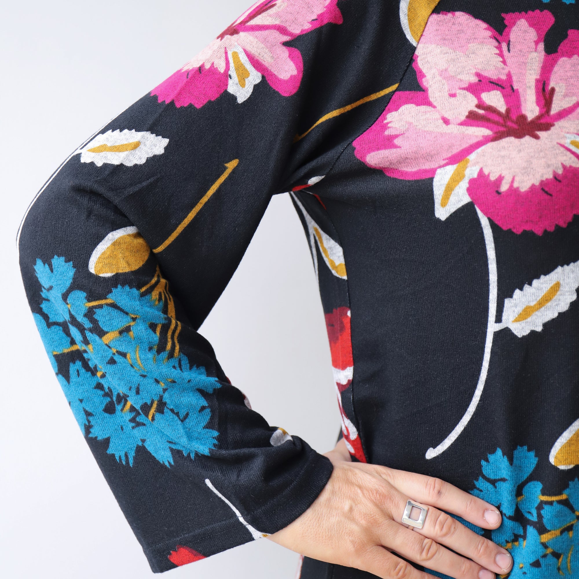 CILLIAN Black/Blue/Red