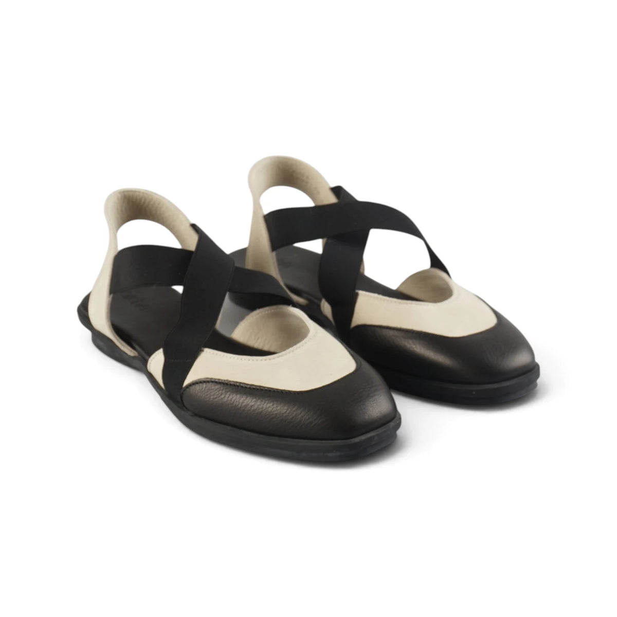 DINABY Off White and Black