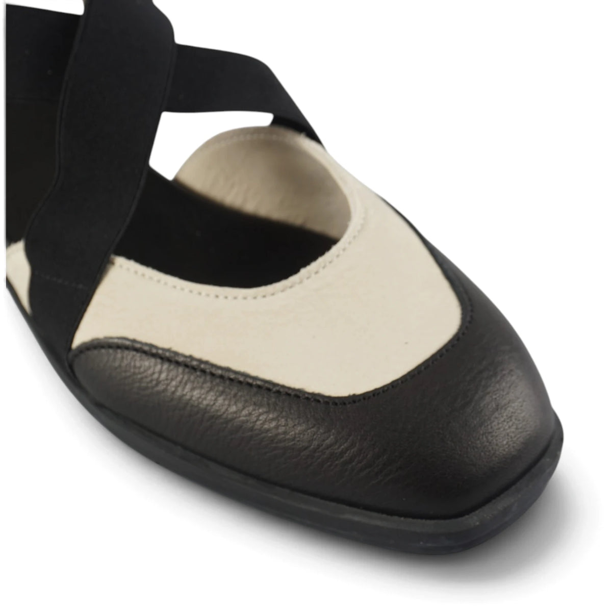 DINABY Off White and Black