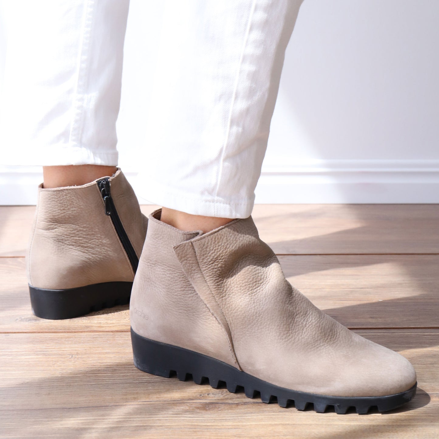 LOMHUS Taupe Nubuck