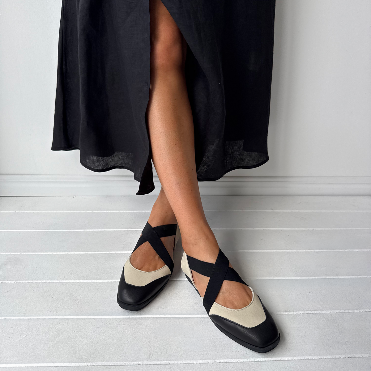 DINABY Off White and Black