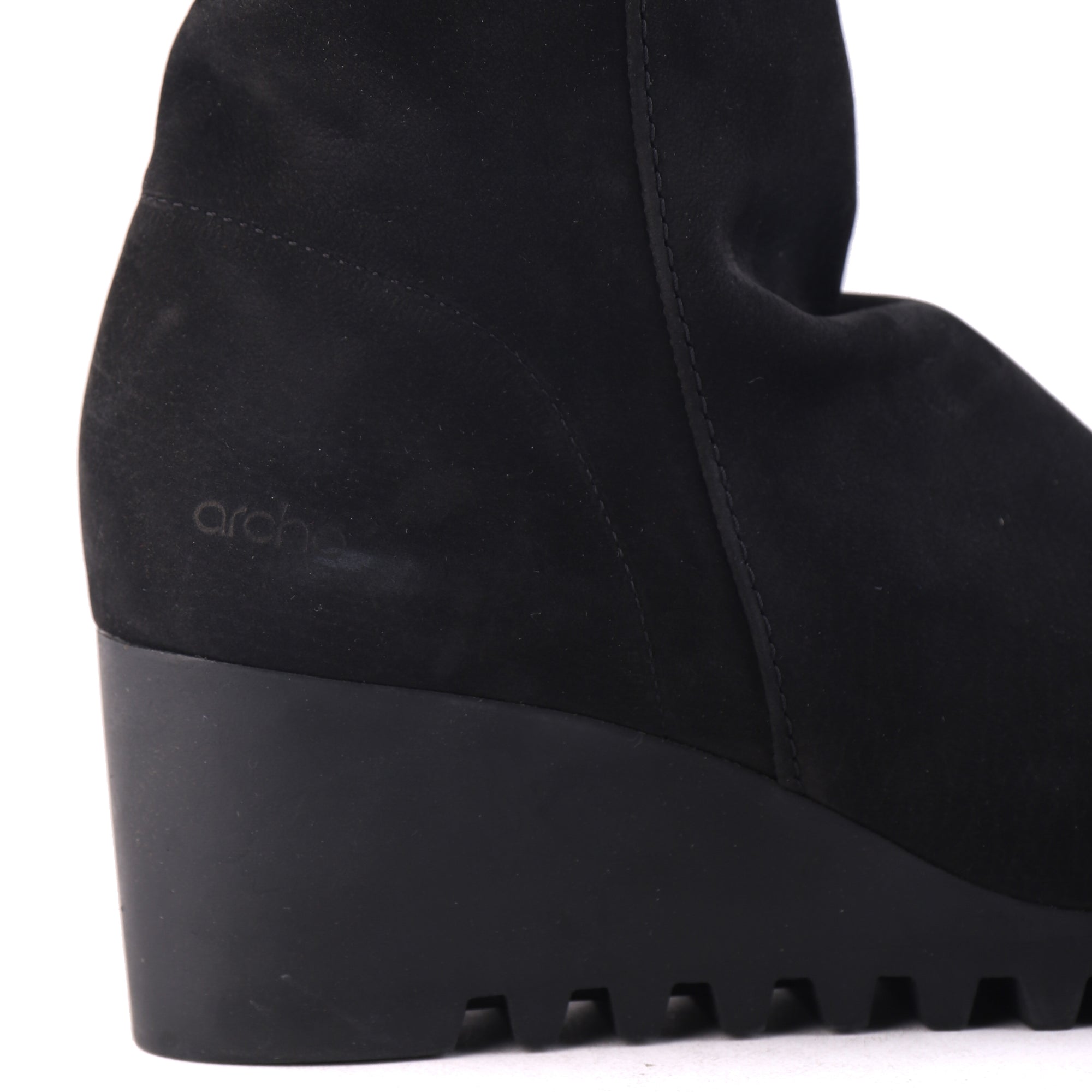 LARAZO Black Suede