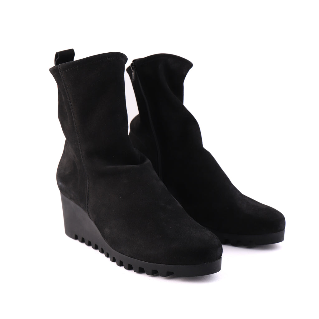 LARAZO Black Suede