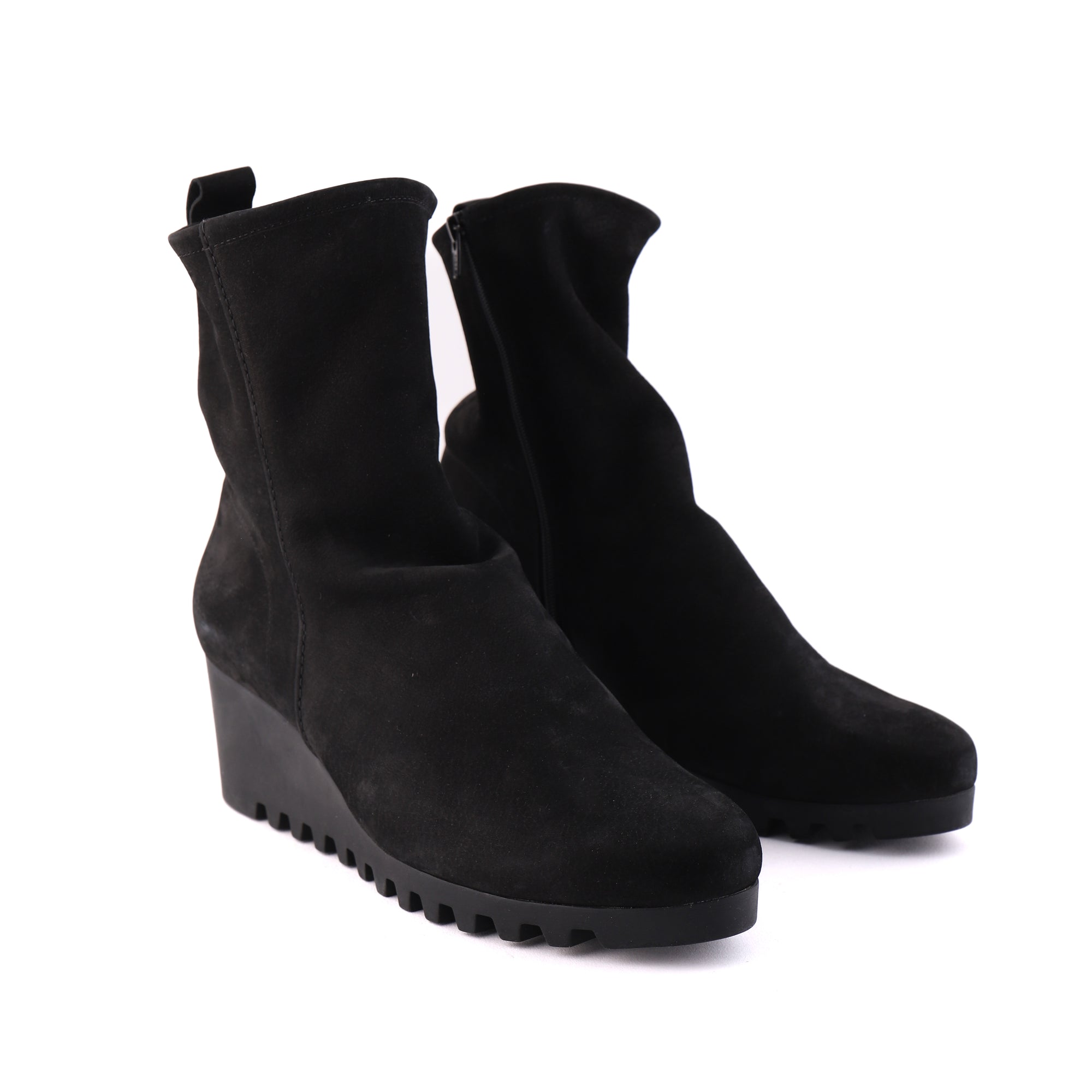 LARAZO Black Suede