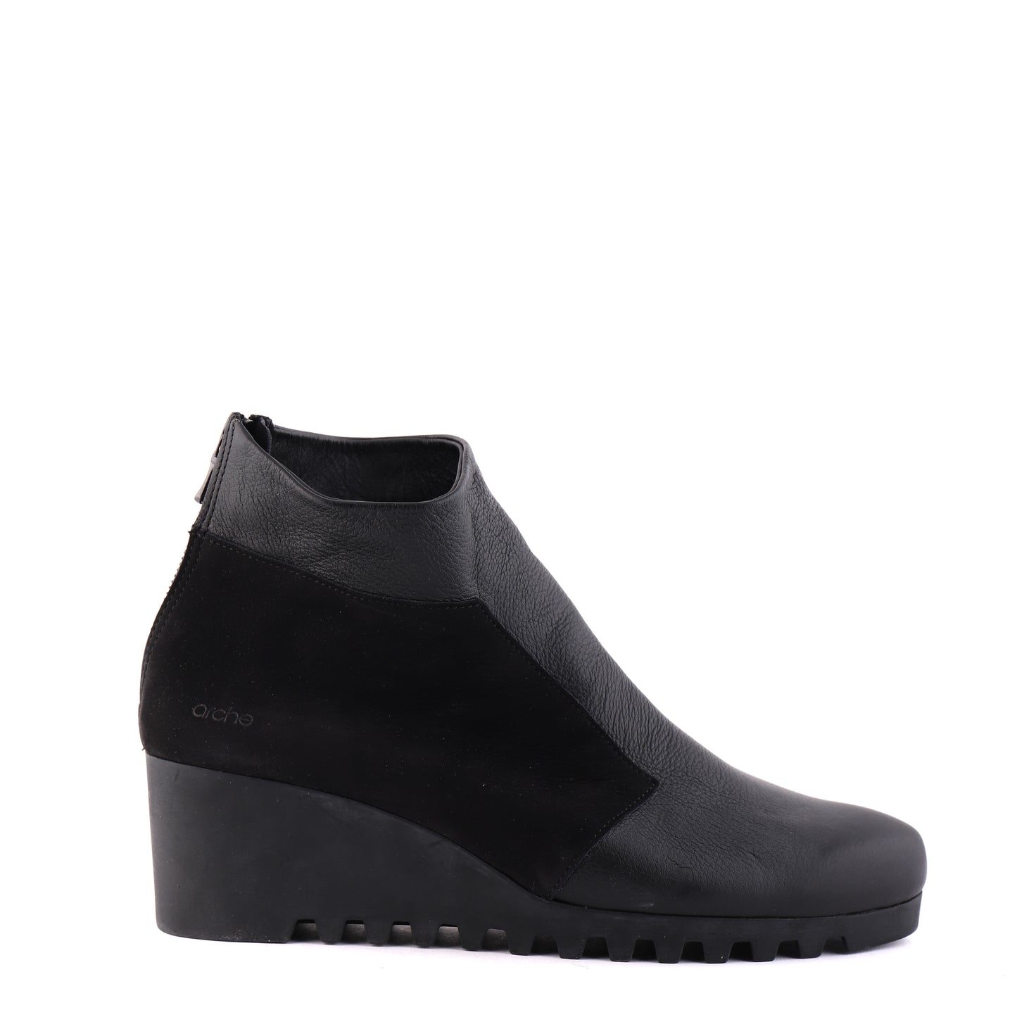 LARMOR Black