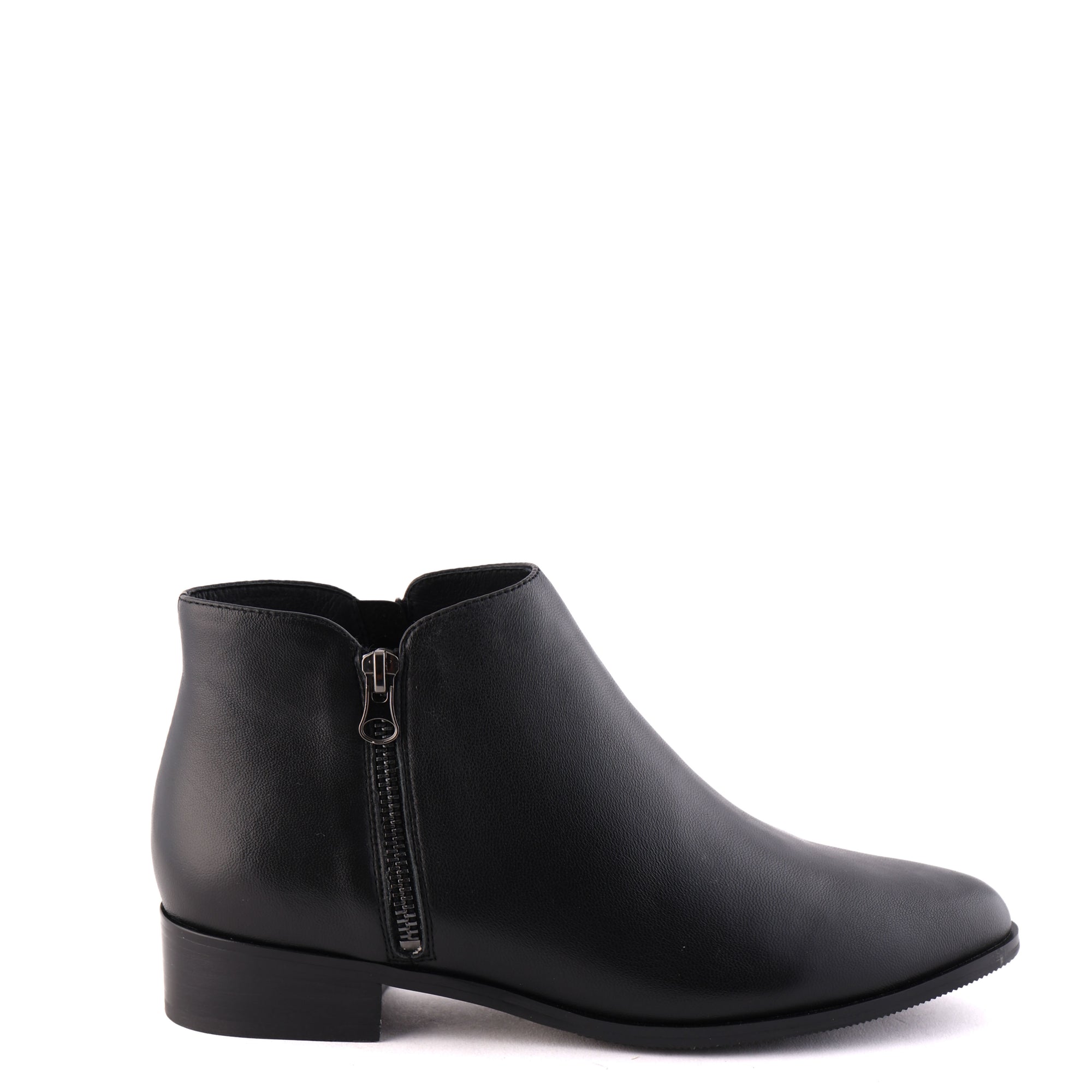 RIVER Black Leather