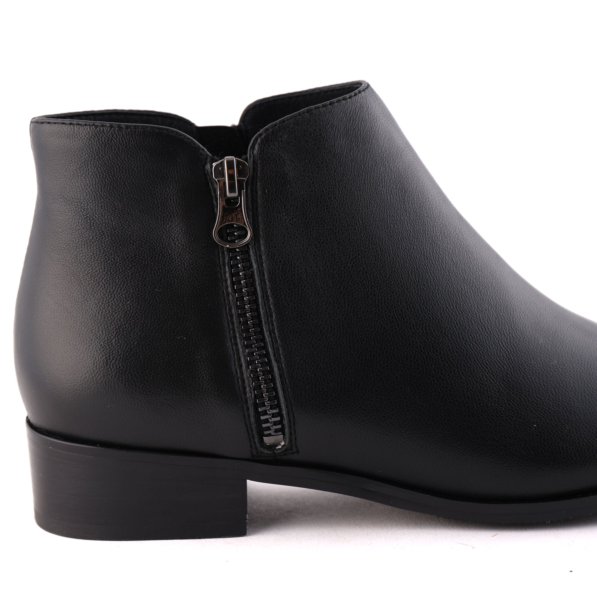 RIVER Black Leather