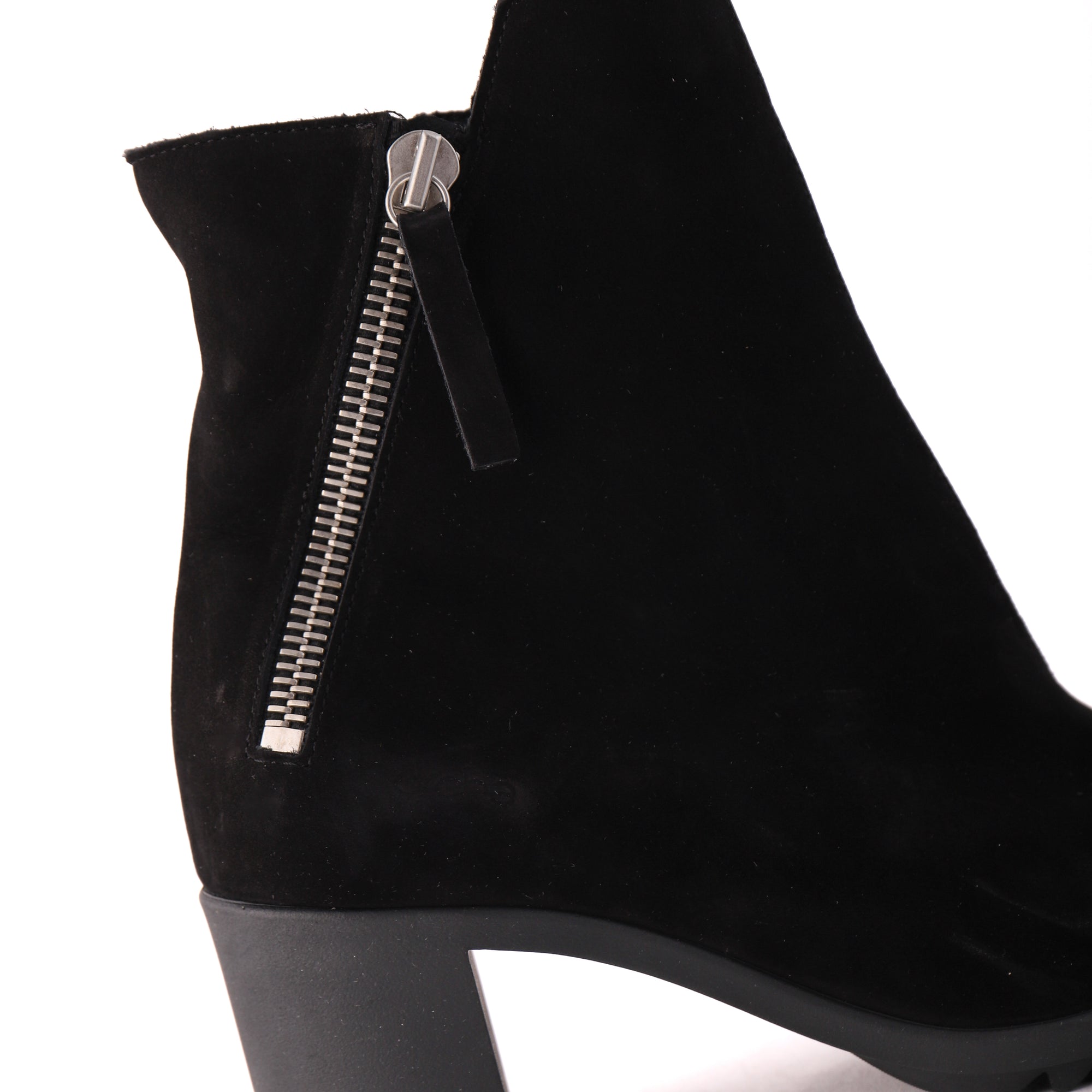 SHELBA Black Nubuck