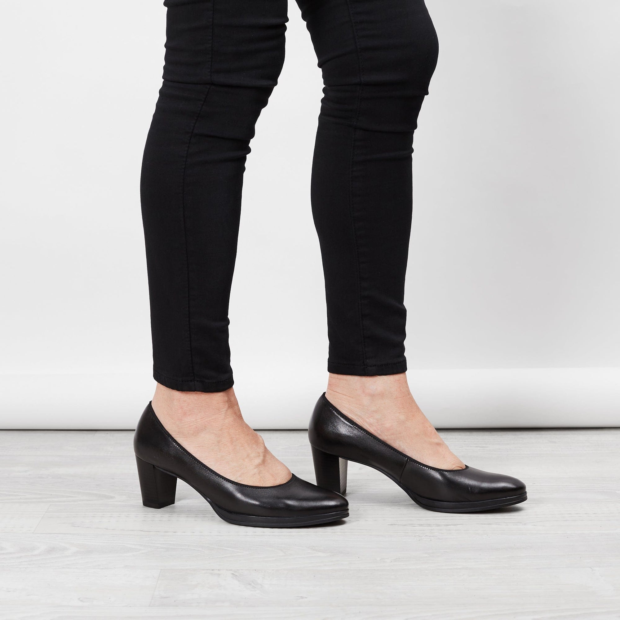 ARA MEDIUM COURT SHOES 13436 Black