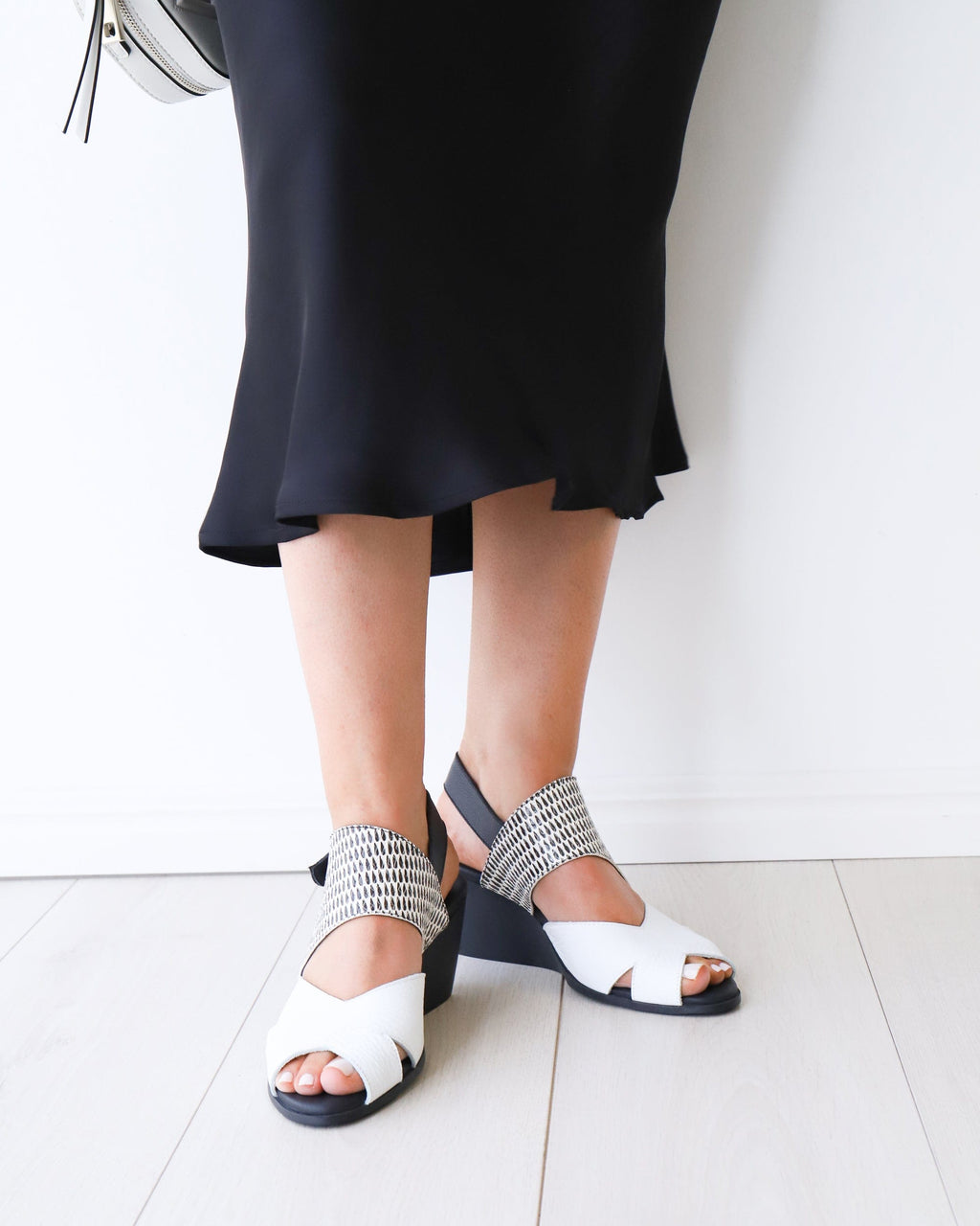 ARCHE MEDIUM WEDGES EGRINI Black And White