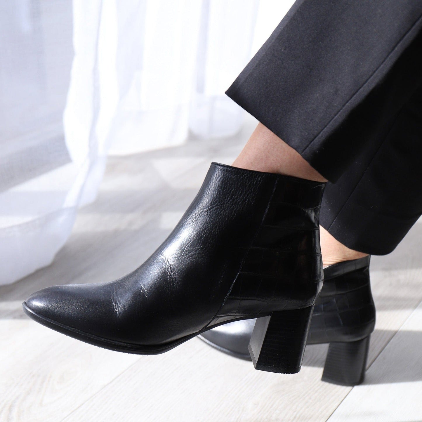HISPANITAS MEDIUM HEELED ANKLE BOOTS SMITH Black