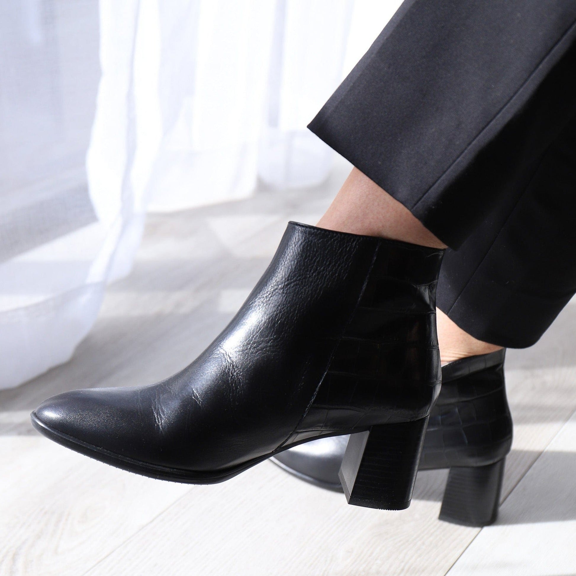 HISPANITAS MEDIUM HEELED ANKLE BOOTS SMITH Black