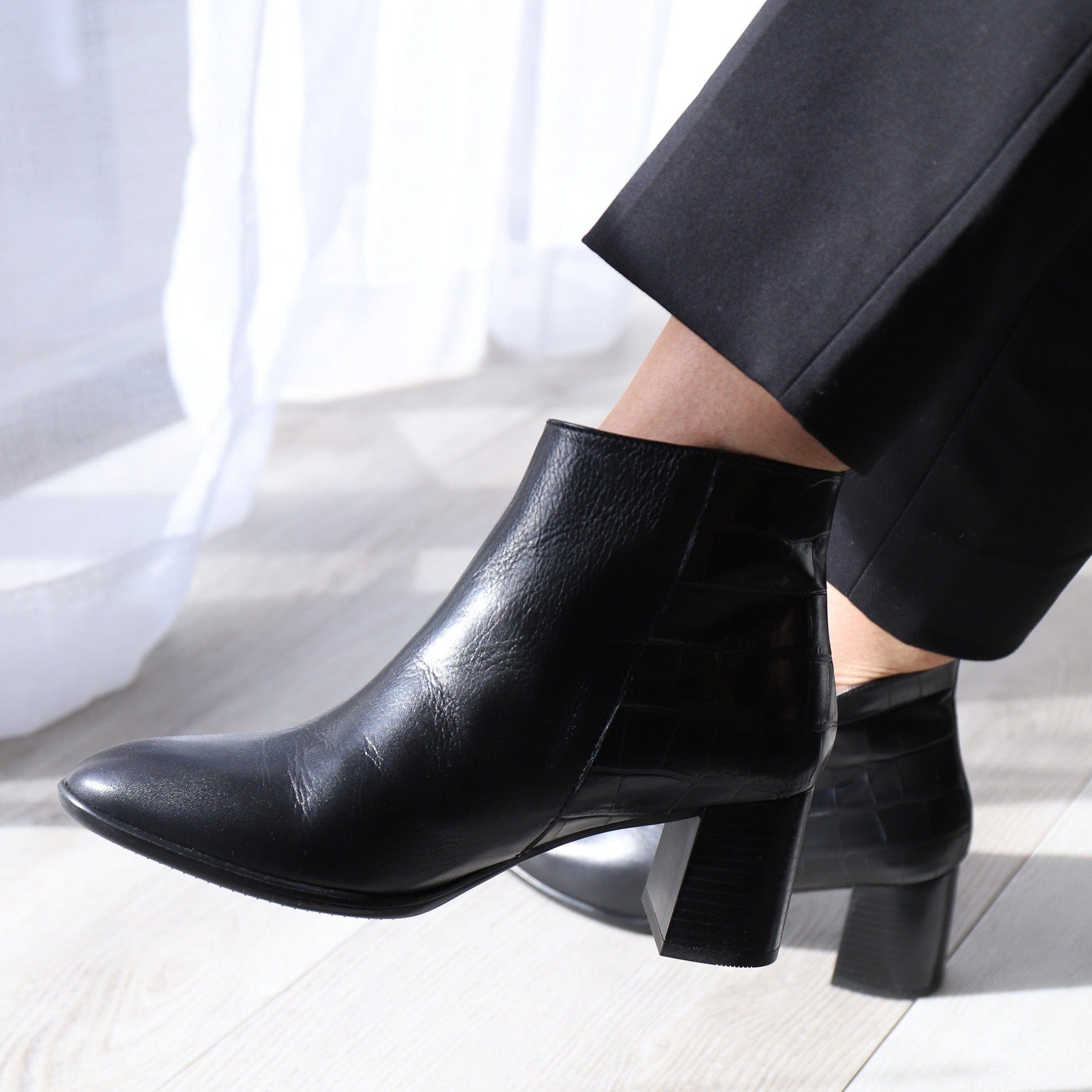 HISPANITAS MEDIUM HEELED ANKLE BOOTS SMITH Black