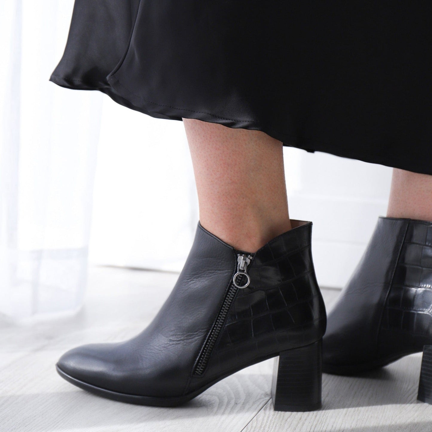 HISPANITAS MEDIUM HEELED ANKLE BOOTS SMITH Black