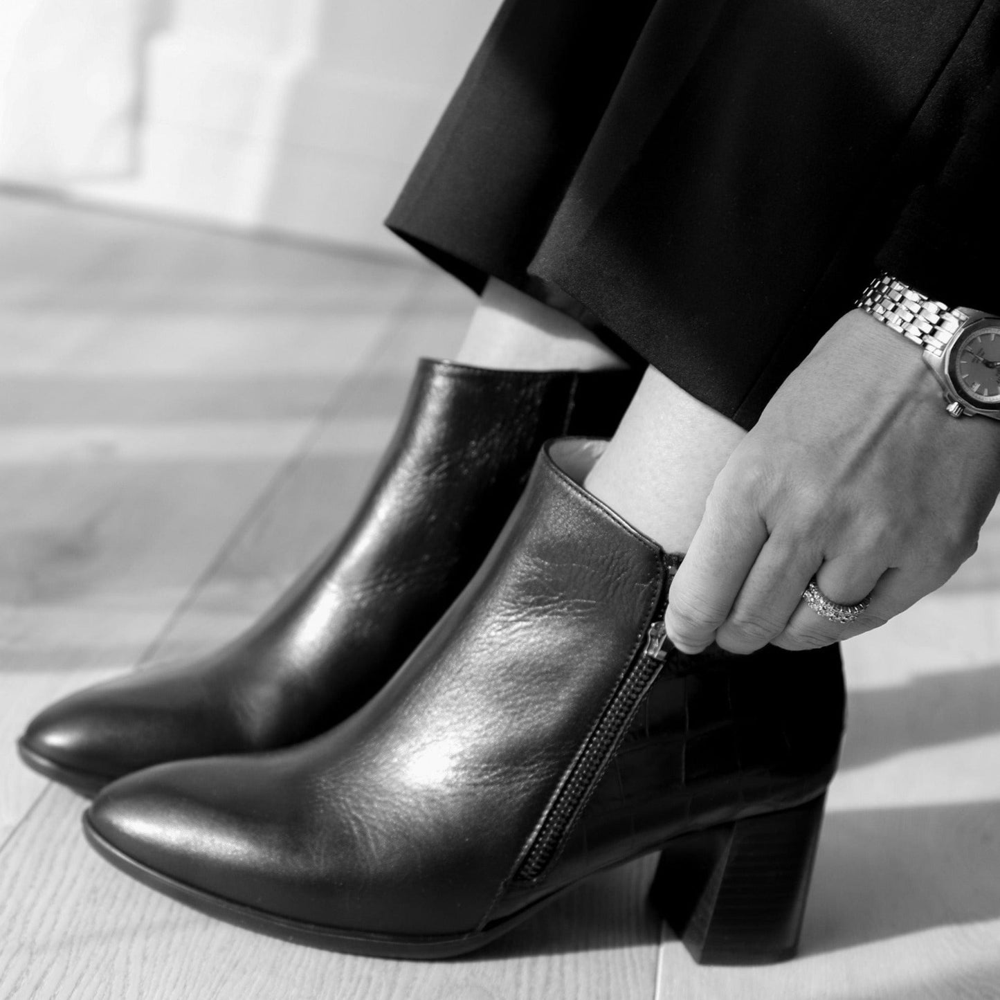 HISPANITAS MEDIUM HEELED ANKLE BOOTS SMITH Black
