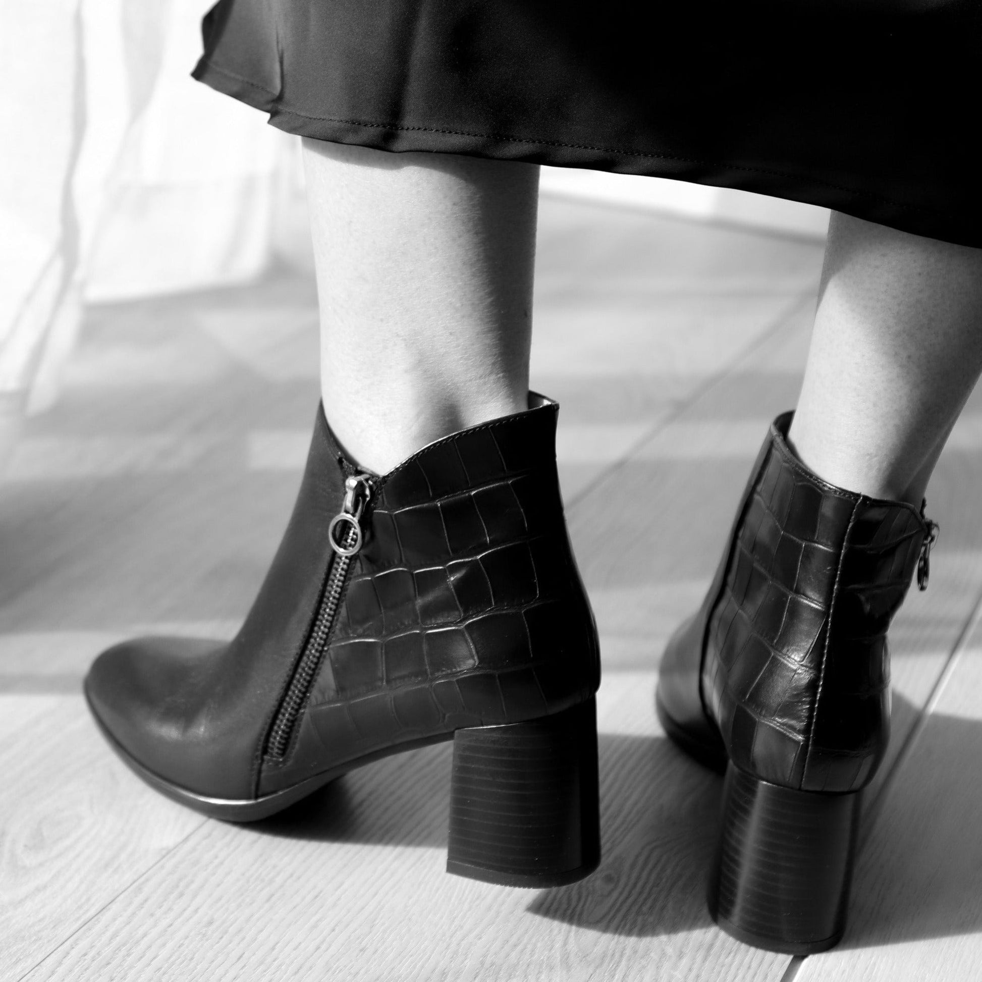 HISPANITAS MEDIUM HEELED ANKLE BOOTS SMITH Black