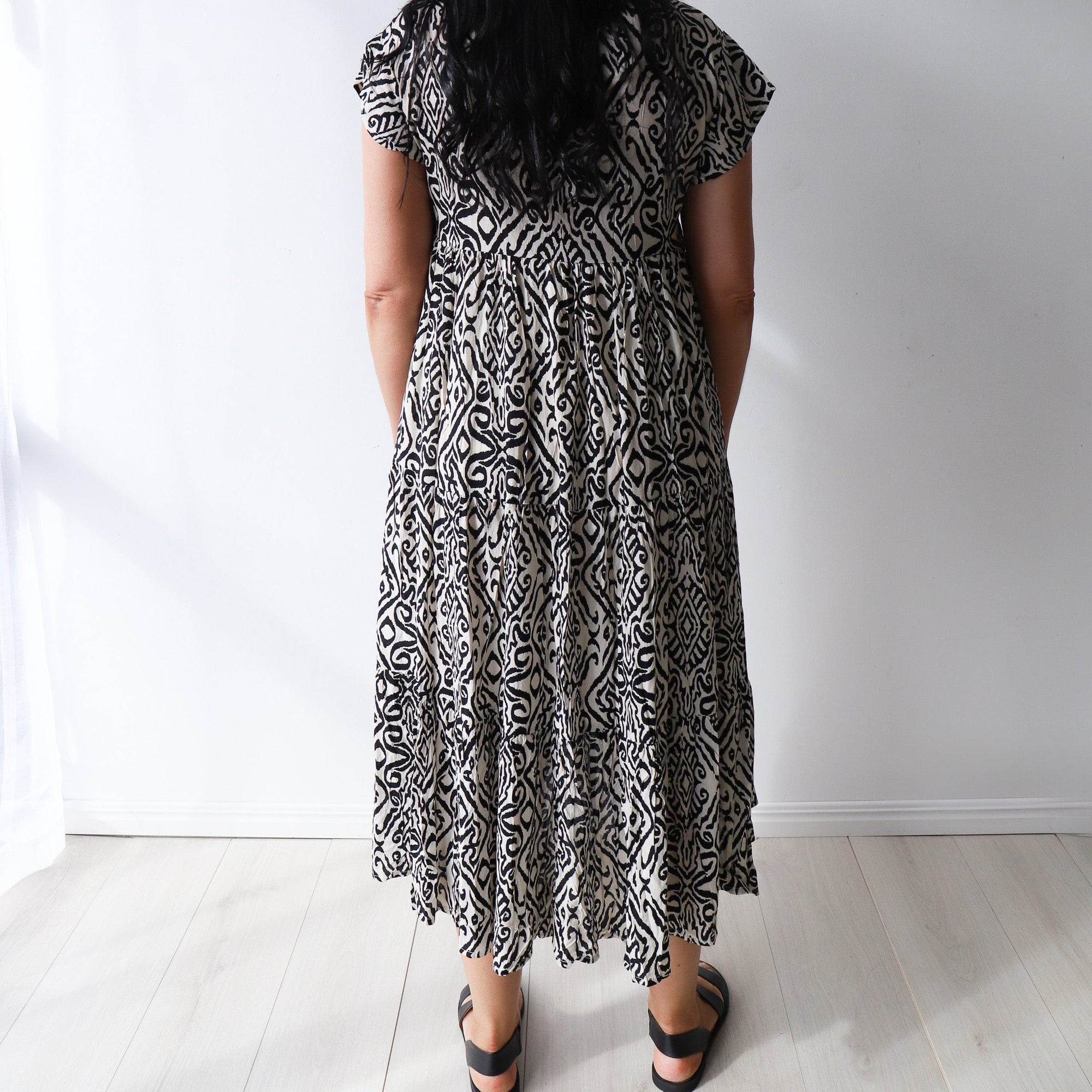 LEISURES ACCESSORIES SUMMER APPAREL CARTLIN Black and Beige Pattern