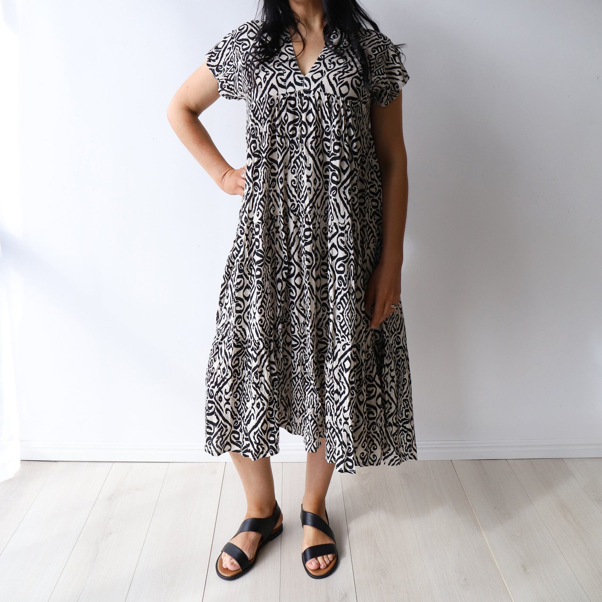 LEISURES ACCESSORIES SUMMER APPAREL CARTLIN Black and Beige Pattern