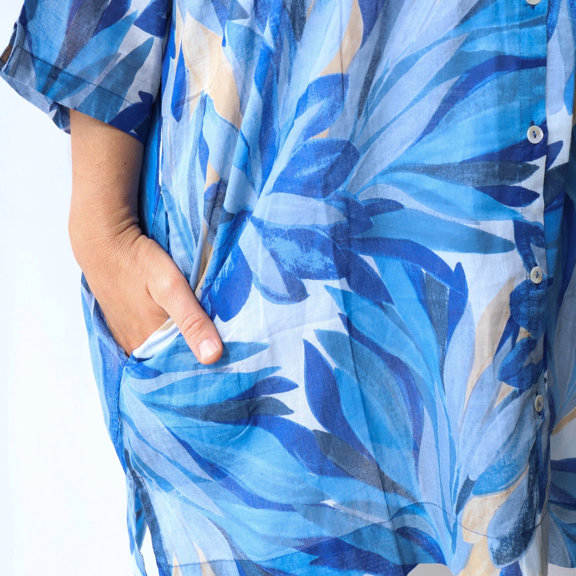 LEISURES ACCESSORIES SUMMER APPAREL CHRIS Blue and Tan Flower