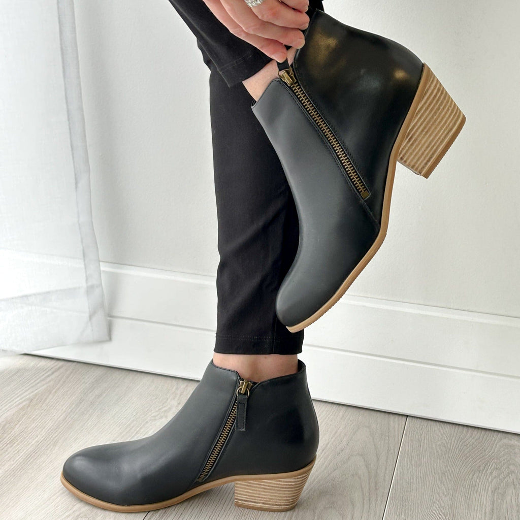 LEISURES ANKLE BOOTS REESE Black