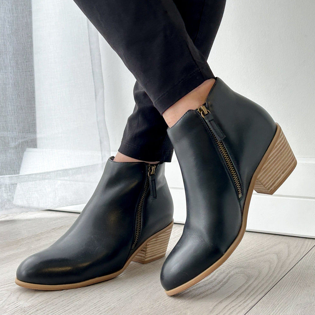 LEISURES ANKLE BOOTS REESE Black