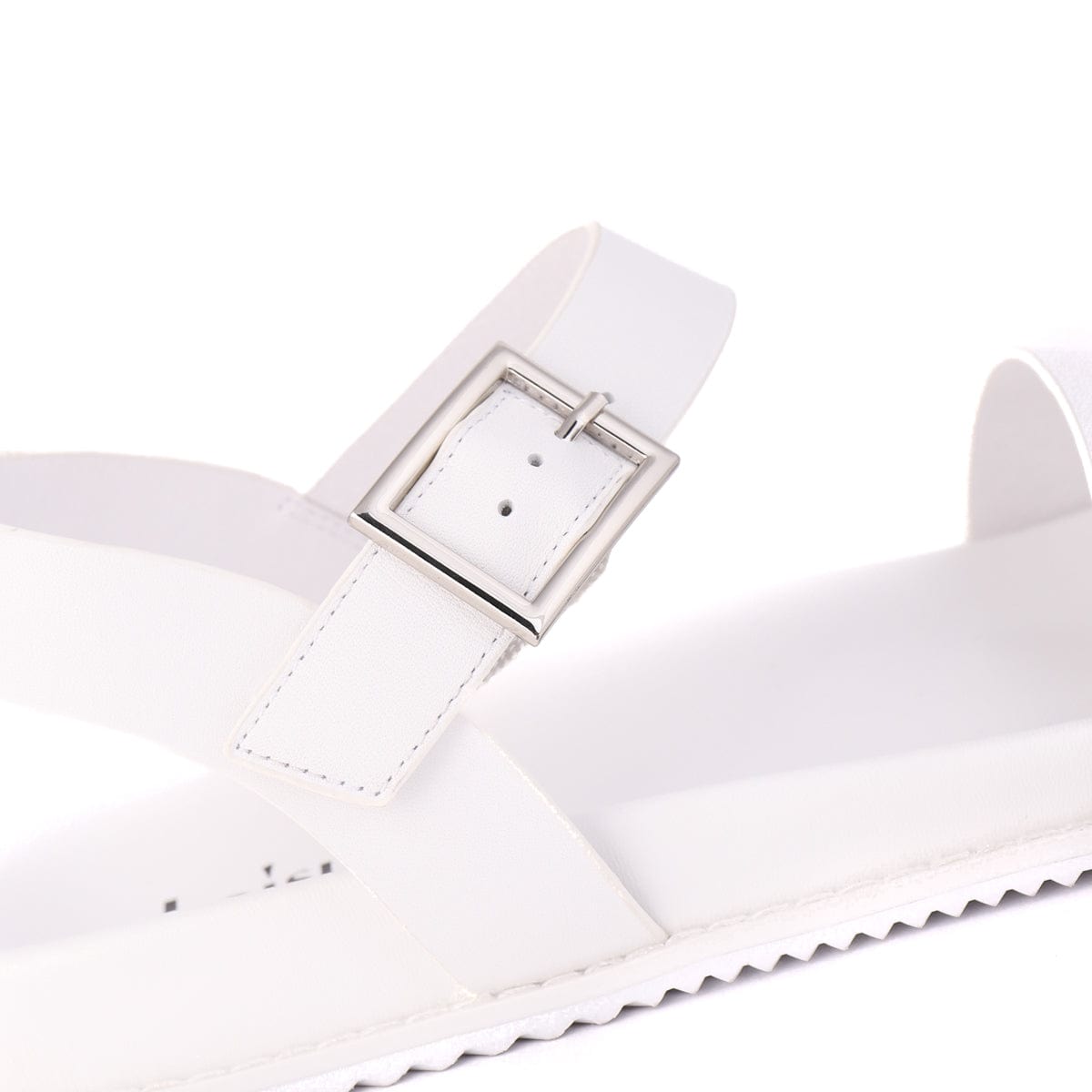 LEISURES FLAT SANDALS RANAIS White