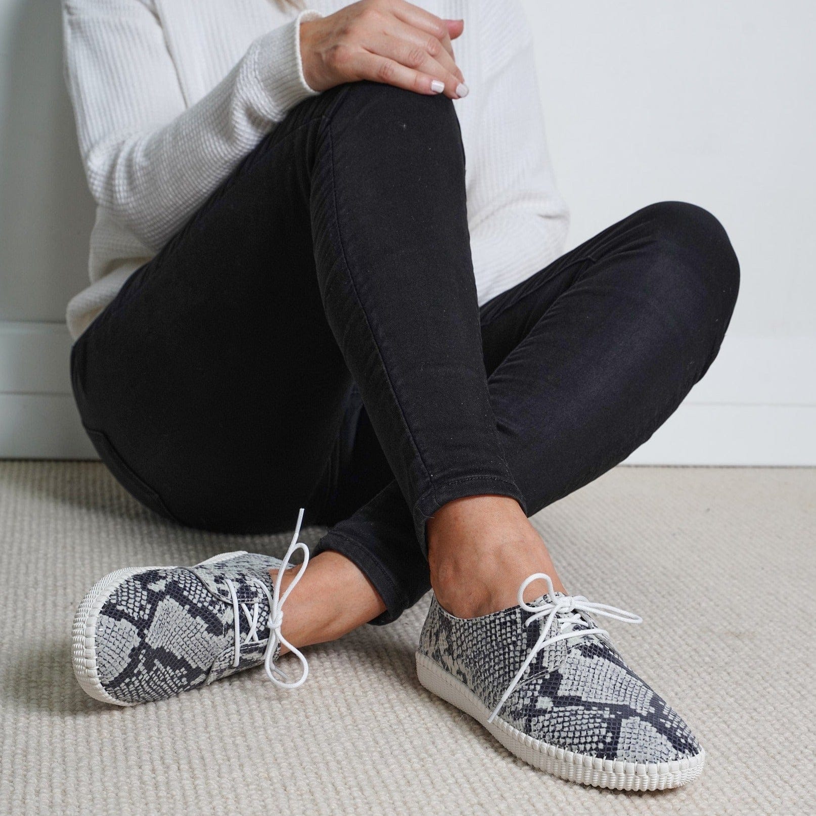 LEISURES LACE UPS HOTSHOT