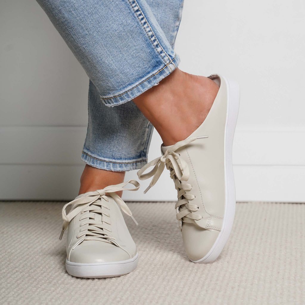 LEISURES LACE UPS RHYS