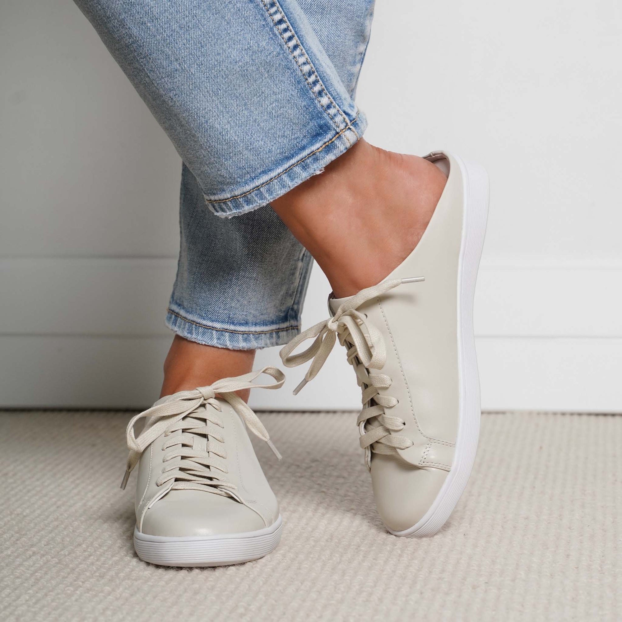 LEISURES LACE UPS RHYS