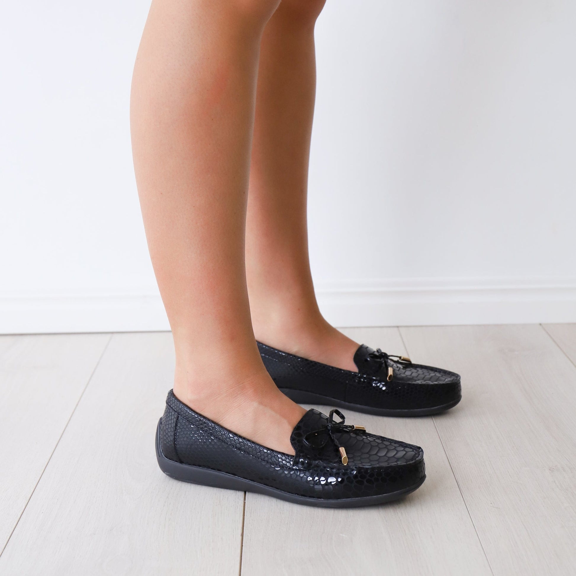 LEISURES LOAFERS ERIN Black Croc Patent
