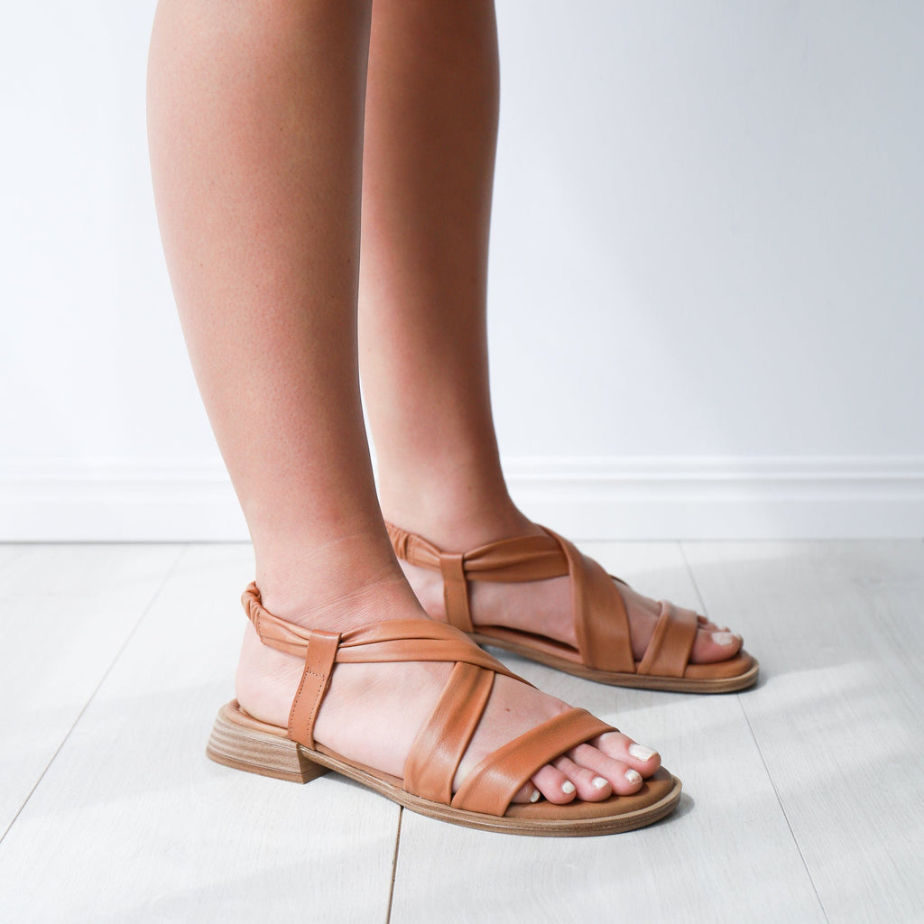 LEISURES LOW HEELED SANDALS ROCHELLE Tan