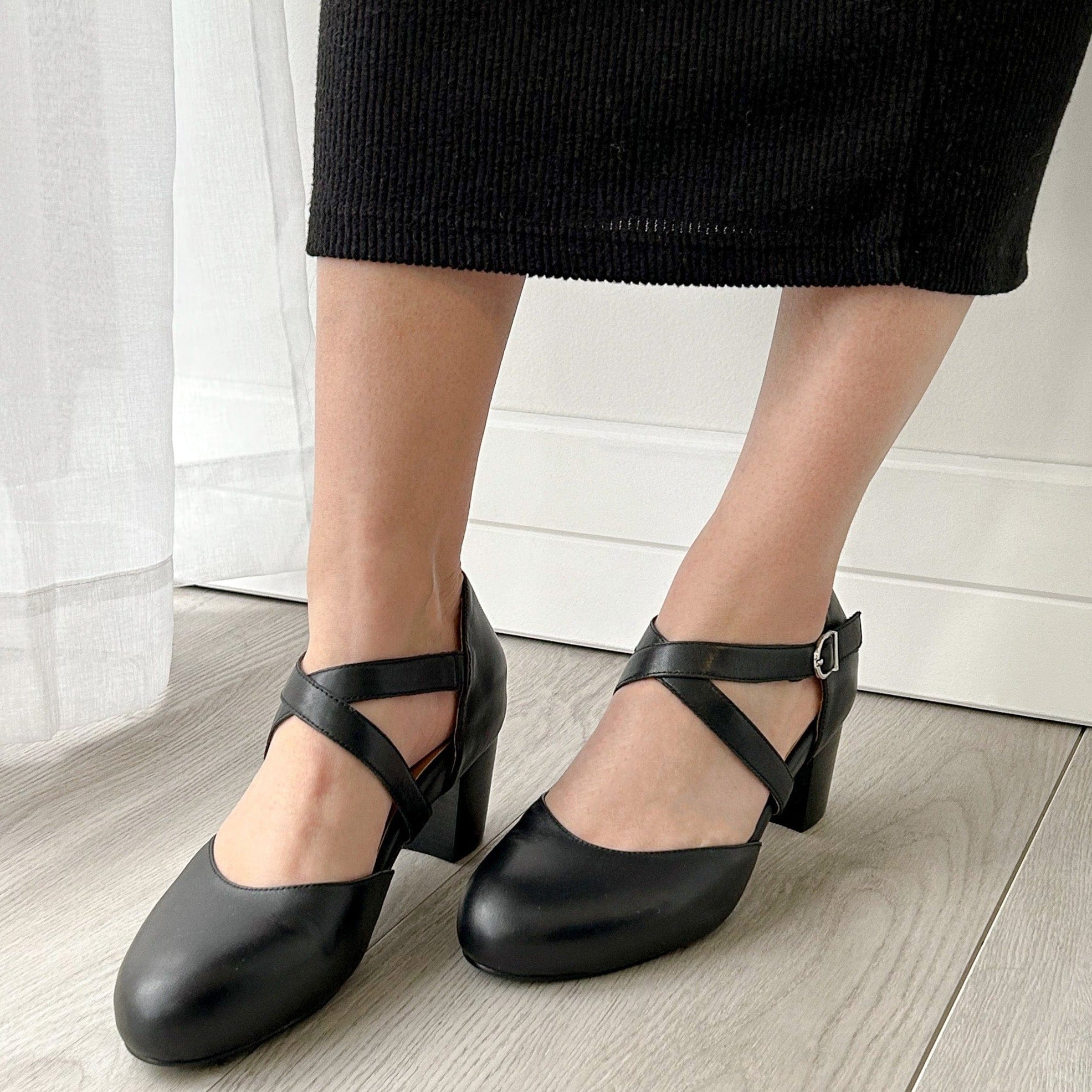 LEISURES MEDIUM COURT SHOES REBECCA Black