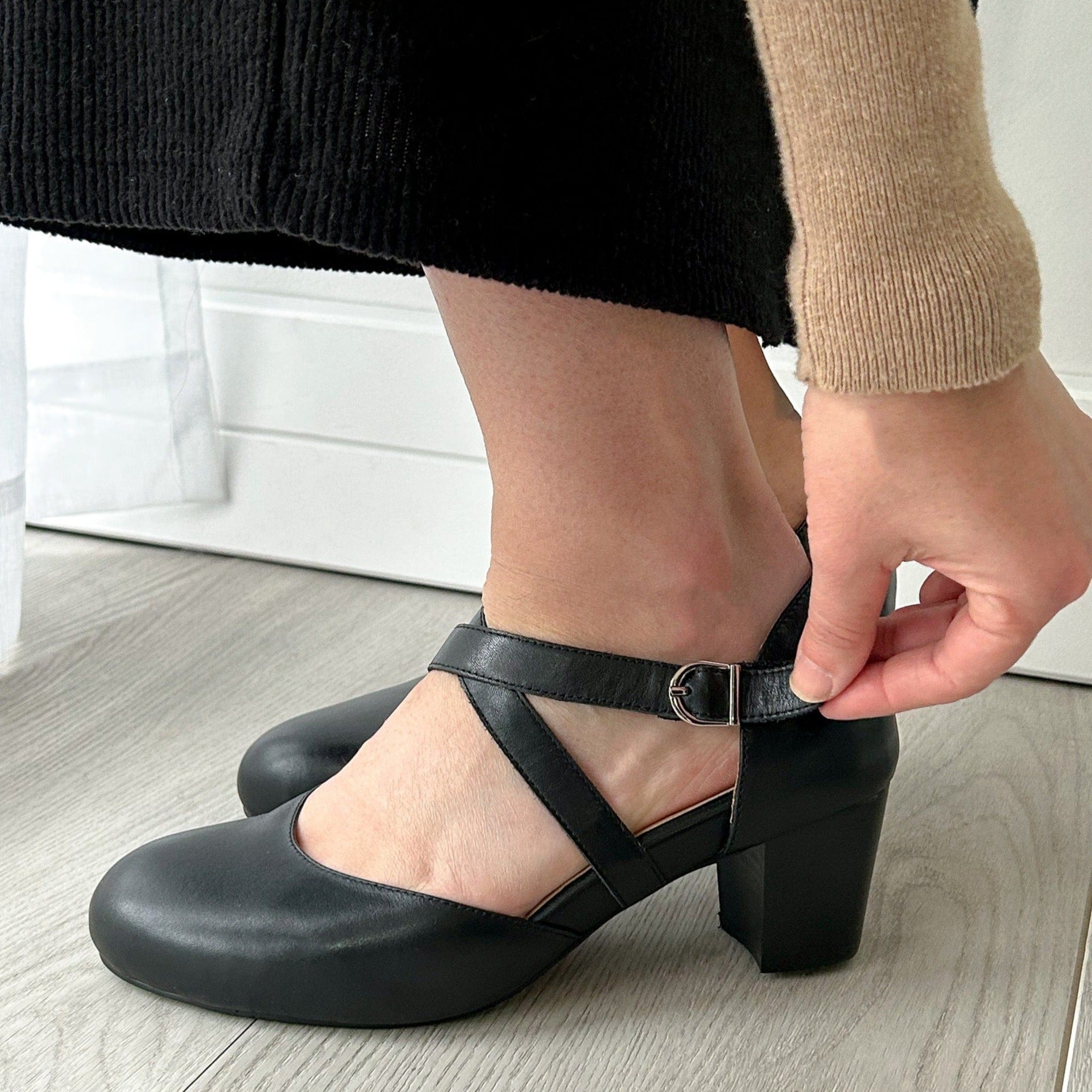 LEISURES MEDIUM COURT SHOES REBECCA Black