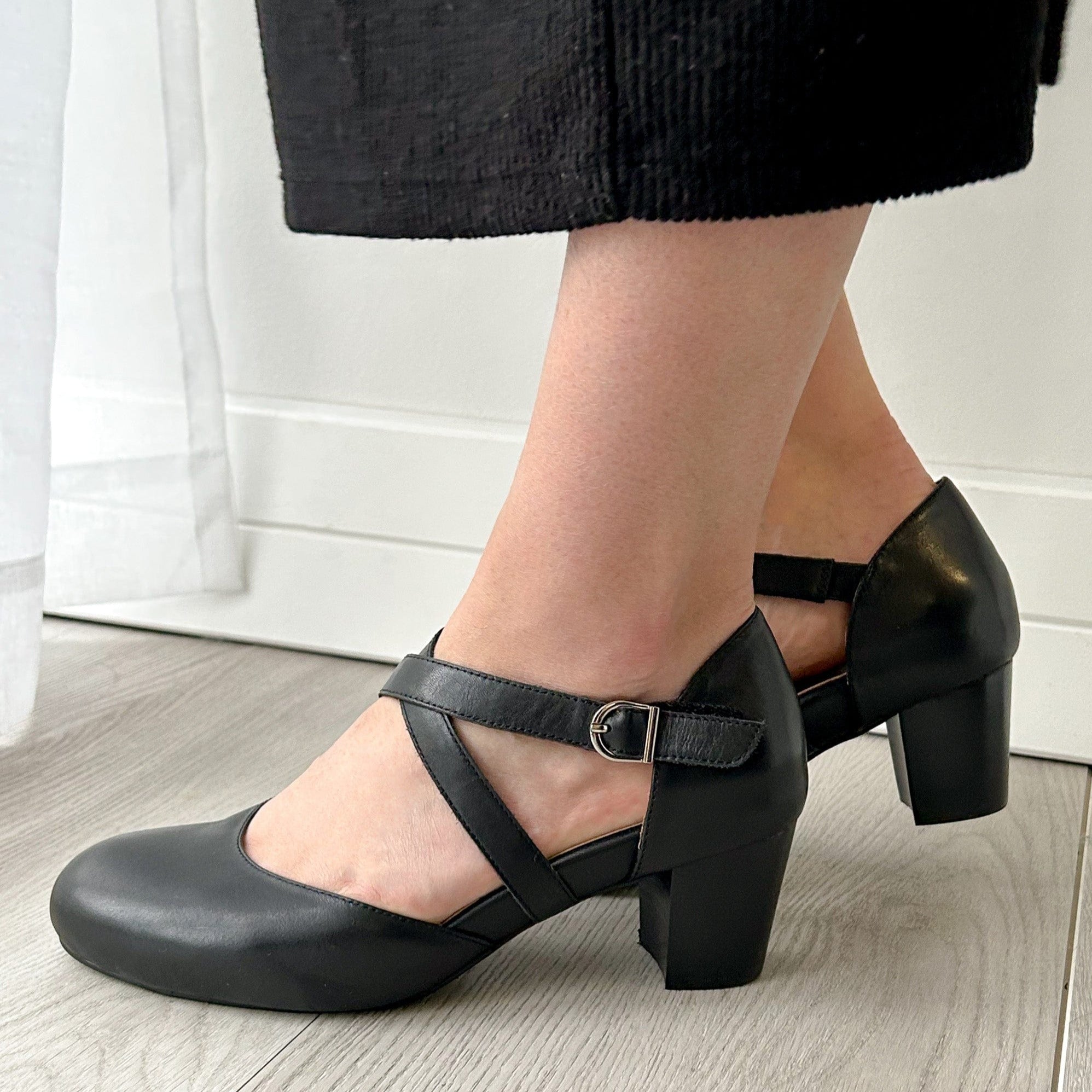 LEISURES MEDIUM COURT SHOES REBECCA Black