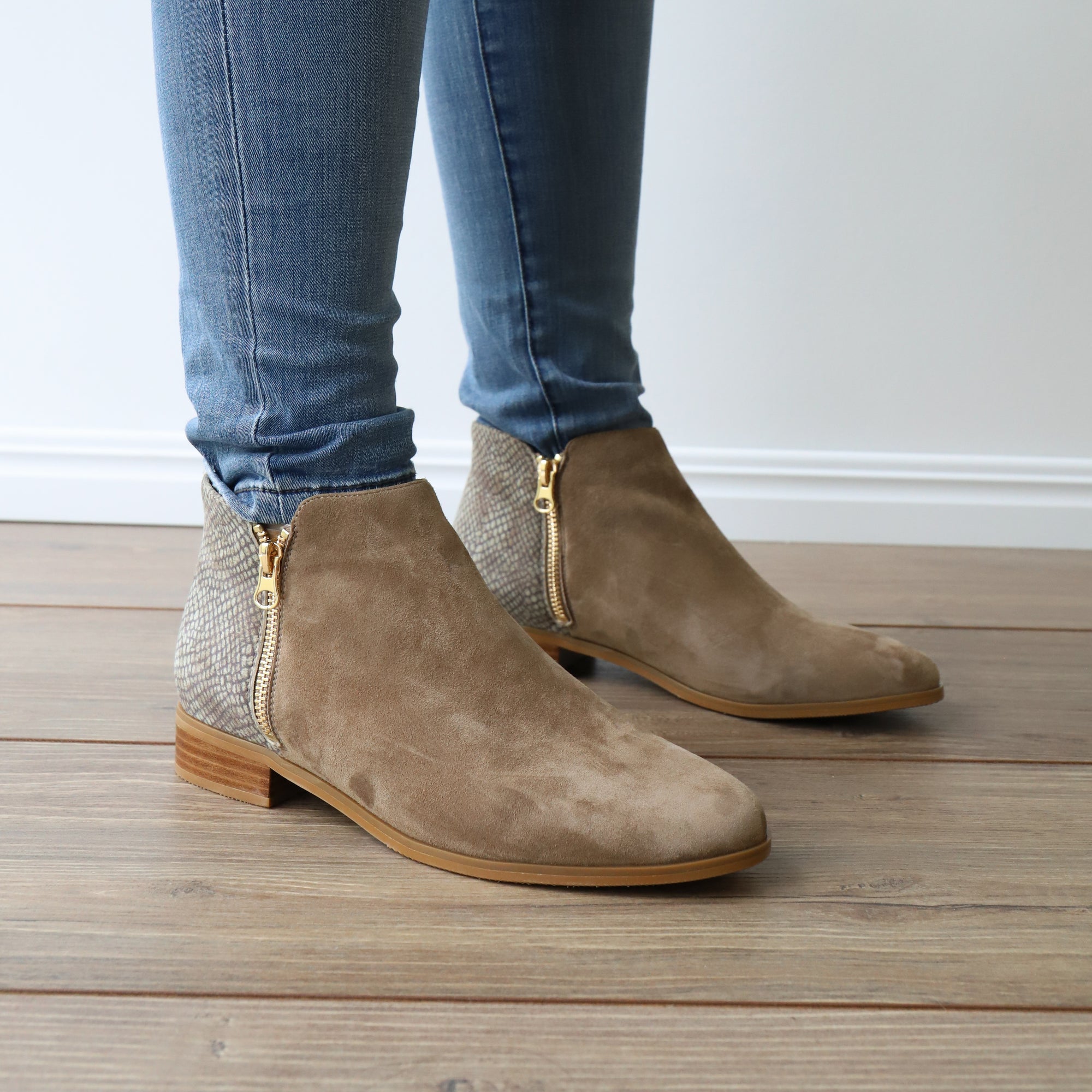 RIVER Taupe Suede/Snake