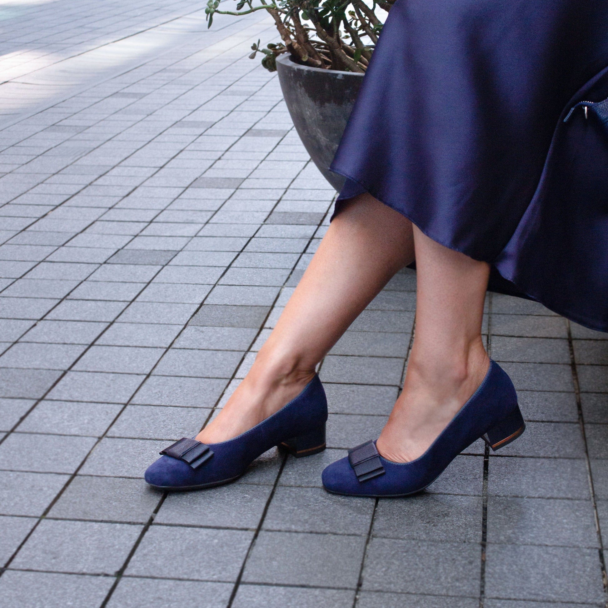 ARA LOW COURT SHOES 11884 Navy Suede